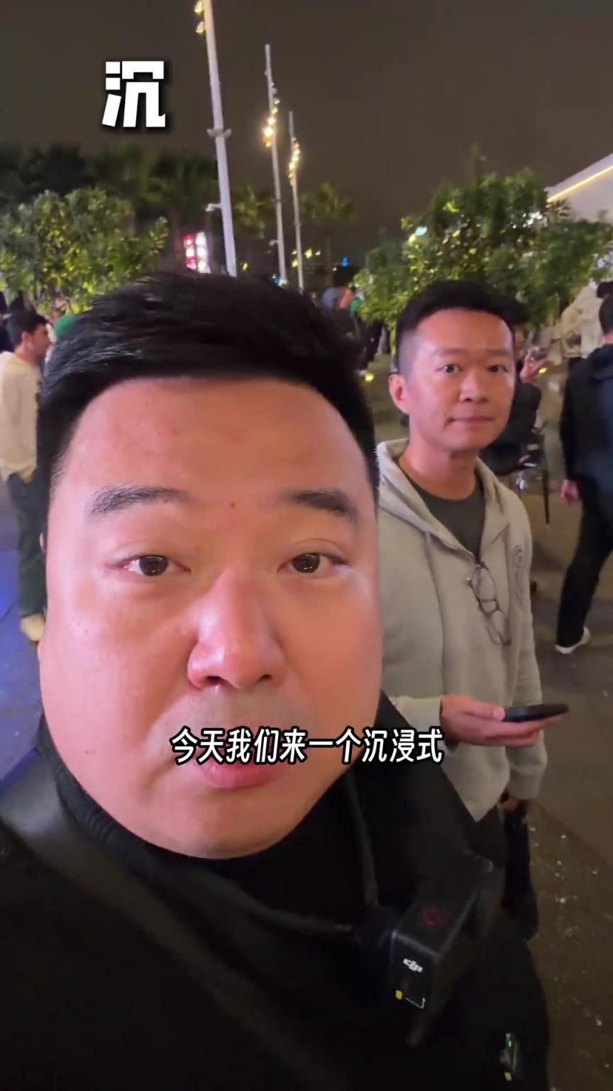 被很多人认出来了！网红瑞哥英语沉浸式观看NBA快船球赛