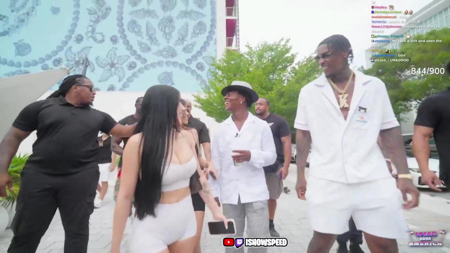 太暧昧！甲亢哥在街头和辣妹交换联系方式，反应太真实！